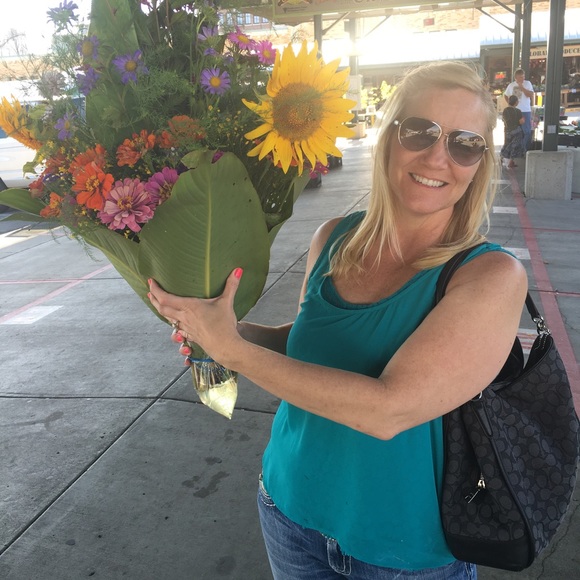 Meet your Posher, Lisa - Picture 2 of 2